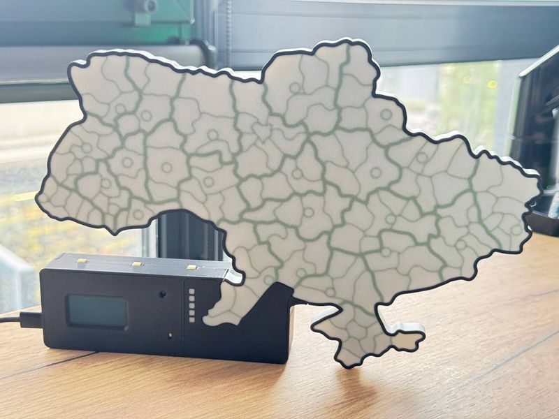 JAAM 3 — вимкнена мапа, блок з OLED-дисплеєм і кнопками